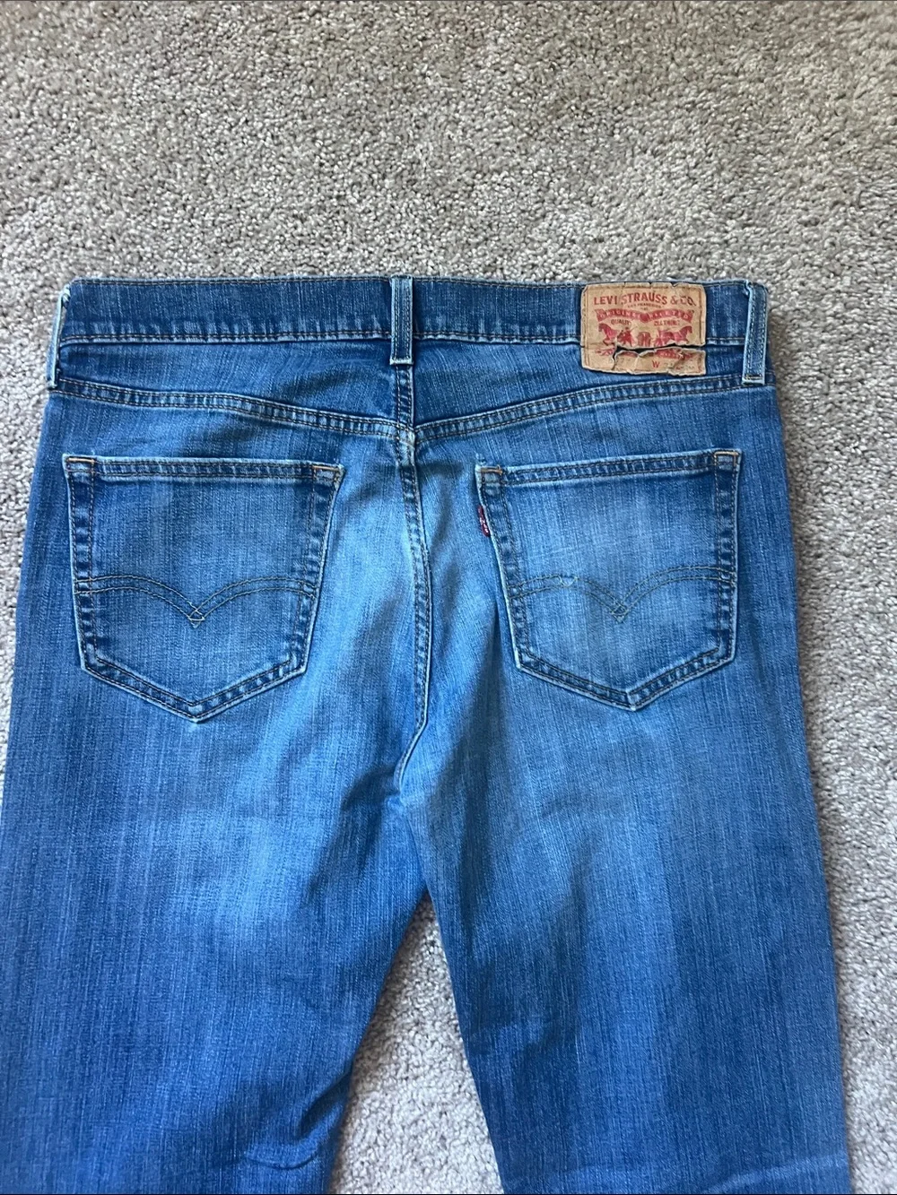 Levis straight leg